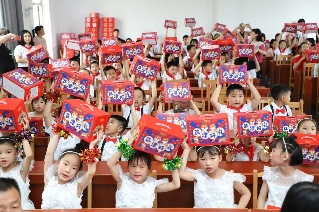 喜報(bào)!鹽津鋪子榮登2023湖南企業(yè)100強(qiáng) 喜報(bào)!鹽津鋪子榮登2023湖南企業(yè)100強(qiáng)