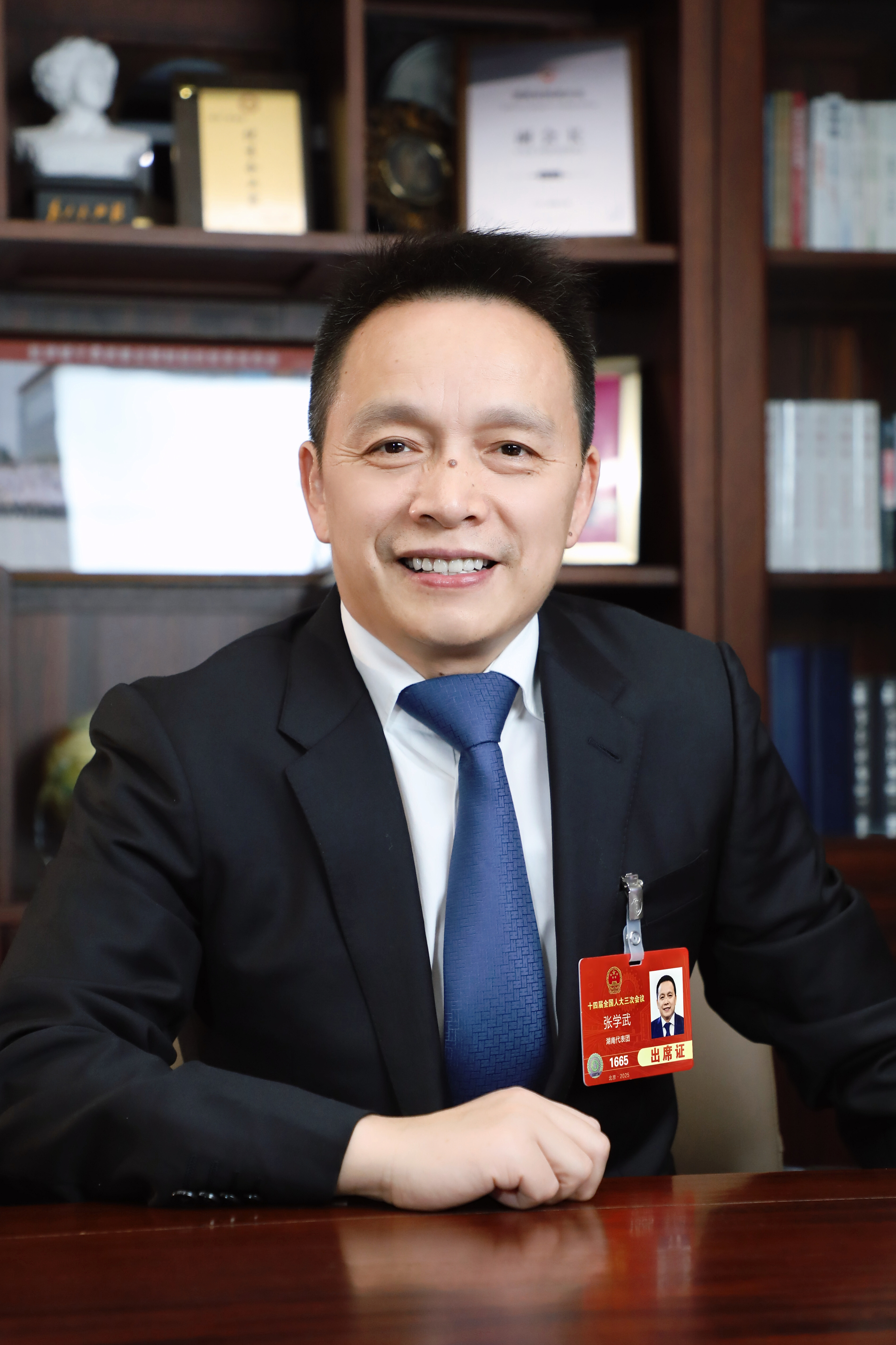 2025兩(liǎng)會(huì) 全國(guó)人大代表、鹽津鋪子董事長(zhǎng)張學(xué)武赴京履職 2025兩(liǎng)會(huì) 全國(guó)人大代表、鹽津鋪子董事長(zhǎng)張學(xué)武赴京履職